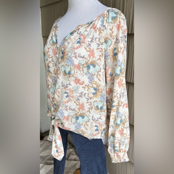 NWT Lovestitch Floral Button-Front Tie Blouse - Picture 3 of 3